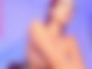 Live cam show with Powergirl Gwen - Creamy on Hubzter Live