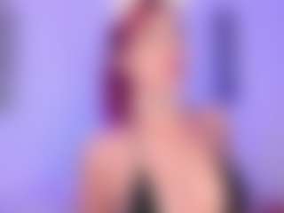 Live cam show with Powergirl Gwen - Machine on Camming Site