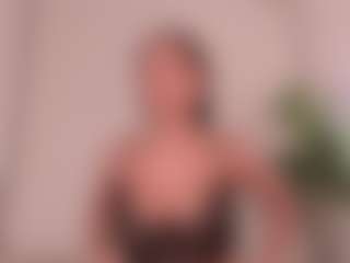 Live cam show with ASHLEY - Gagging on Livezox