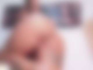 Live cam show with Ariana - Cosplay Curvy on livesuperchat.net