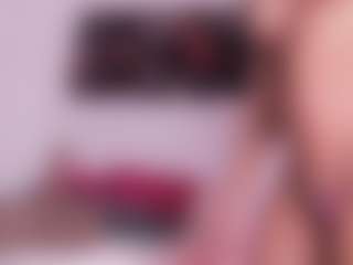 Live cam show with Ariana - Public Ebony on sexylive.show