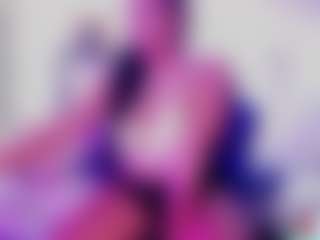 luxuryygf1 MILF webcam performer live streaming