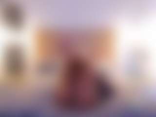Lauren Saenz MILF webcam performer live streaming