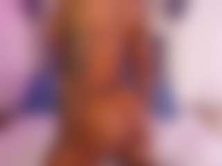 Live cam show with Lauren Saenz - Ebony Squirt on Camsoda