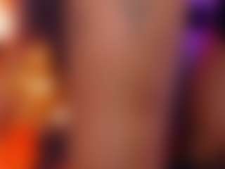 Live cam show with Lauren Saenz - Ebony Squirt on Camsoda
