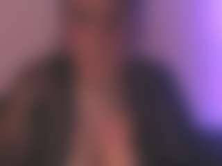 Live cam show with harleyslut - Bedroom on boobsie.com