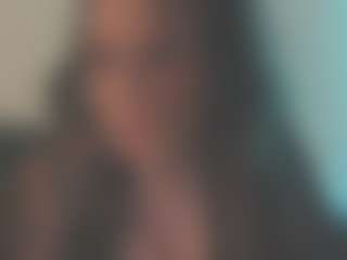 Live cam show with harleyslut - Garter on AdultVida.com