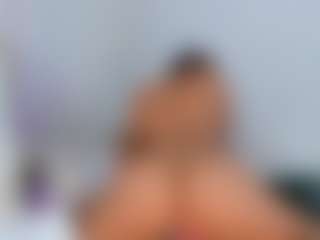 Live cam show with Steffany Redx - Curvy Small Tits on Camiplay Live
