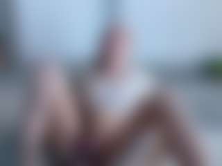 Live cam show with Deidi - Petite on xplaylive.com