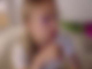Live cam show with Deidi - Athletic on StripNow