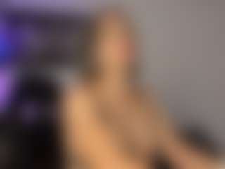 Live cam show with Adri Rogers - Twerking on eurowanks.com