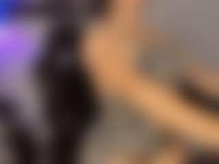 Live cam show with Adri Rogers - Twerking on Livezox
