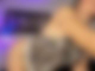 Live cam show with Adri Rogers - Twerking on Latina Girls
