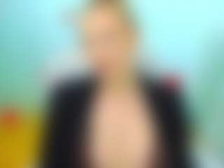 Live cam show with Allie - Office on chickslive.net