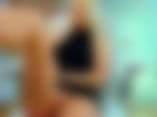 Live cam show with Allie - Moaning on Pornisteam.com