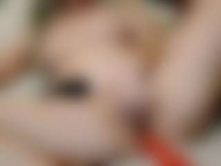 ilaiza MILF webcam performer live streaming