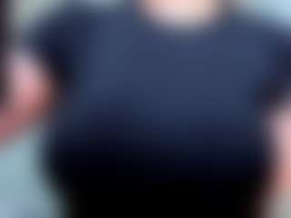 Live cam show with evelynerosse - Living Room on milfzrlive.com