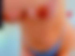 Live cam show with evelynerosse - Office on madthumbs