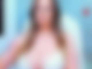 Spettacolo in cam dal vivo con evelynerosse - Amateur MILF su Camsoda