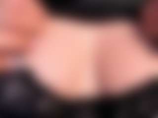 Live cam show with VERONICA - Living Room on Fapmatic.com