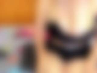 Esperanza Miller MILF webcam performer live streaming