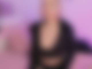 Live cam show with Mia - Public on Uber Horny