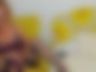 Live cam show with britishmilfpenelope - British on boobsie.com