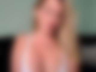 Live cam show with British milf jessica Lou - Busty on Hubzter Live