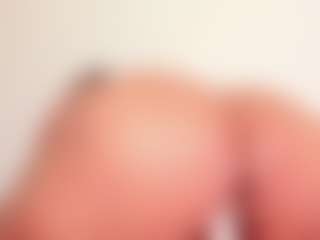 Live cam show with Cynthia - Full Nudity on Milfs Live