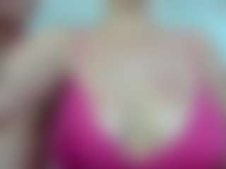 ladyred8's Live Sex Cam Show