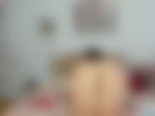 ladyred8's Live Sex Cam Show