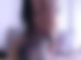 Live cam show with Thayra - Fit on Milf Play