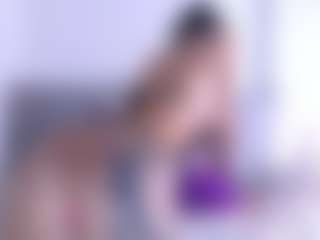 Live cam show with Thayra - Swallow on xDating