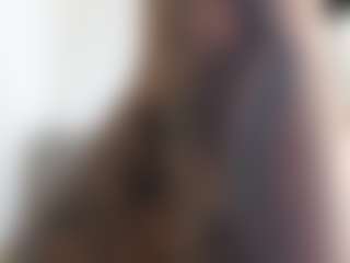 Thayra MILF webcam performer live streaming