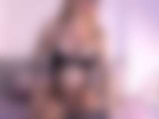 Live cam show with Thayra - Mature on AdultVida.com