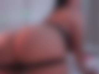 Live cam show with EmilyBell - Bedroom on liverealitysex.com
