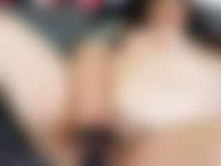 Live cam show with Iwazsoaking - Belly on Camsoda
