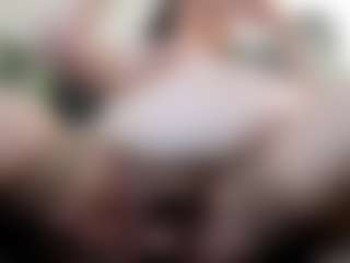 Live cam show with Iwazsoaking - Belly on Camsoda