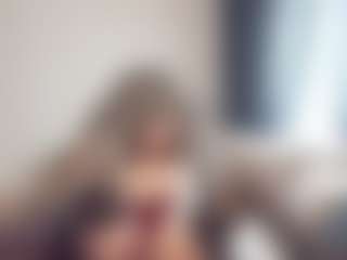 EvaMoon222 MILF webcam performer live streaming