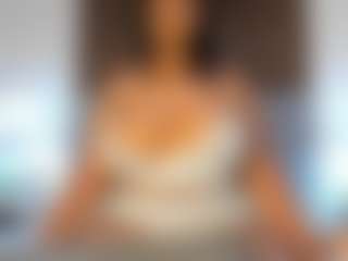 Live cam show with Milf Mia - Ebony on Uber Horny | colombia