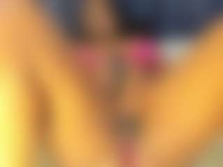 Live cam show with Milf Mia - Handjob on liverealitysex.com