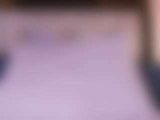 Live cam show with Emma R - Grandes Tetas on Dolls Live