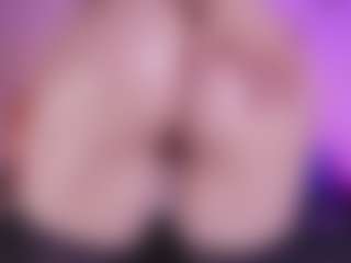 Live cam show with Emma R - Butt Plug on Camsoda