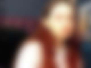 Live cam show with Iris - Average on Dolls Live