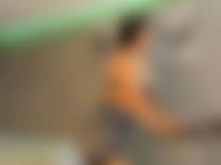 Live cam show with ZOE - Twerking on PervPlay.com