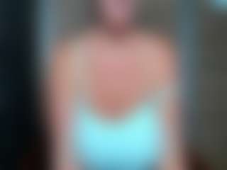 Live cam show with curvyjules - BBW Mature on StripNow