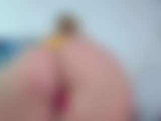 Live cam show with April - Mature on Hubzter Live