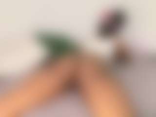 Karina MILF webcam performer live streaming