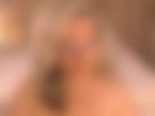 Live cam show with Arony - Tease MILF on fapnchat