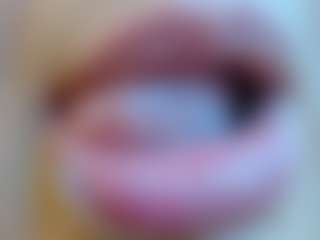 Live cam show with erika-lois - Living Room on AdultVida.com